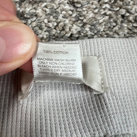 Loft Cream 4" Inseam Cargo Shorts 100% Cotton, Size 8 - Picture 4 of 5